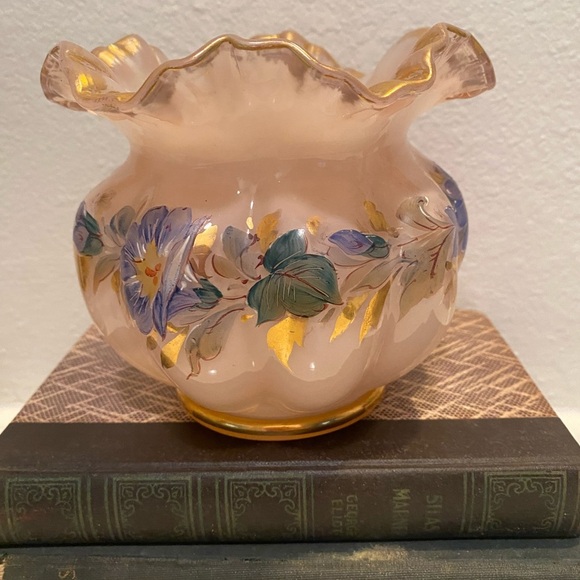 Vintage Hand Painted Fenton Melon Ruffle Vase - Picture 1 of 7